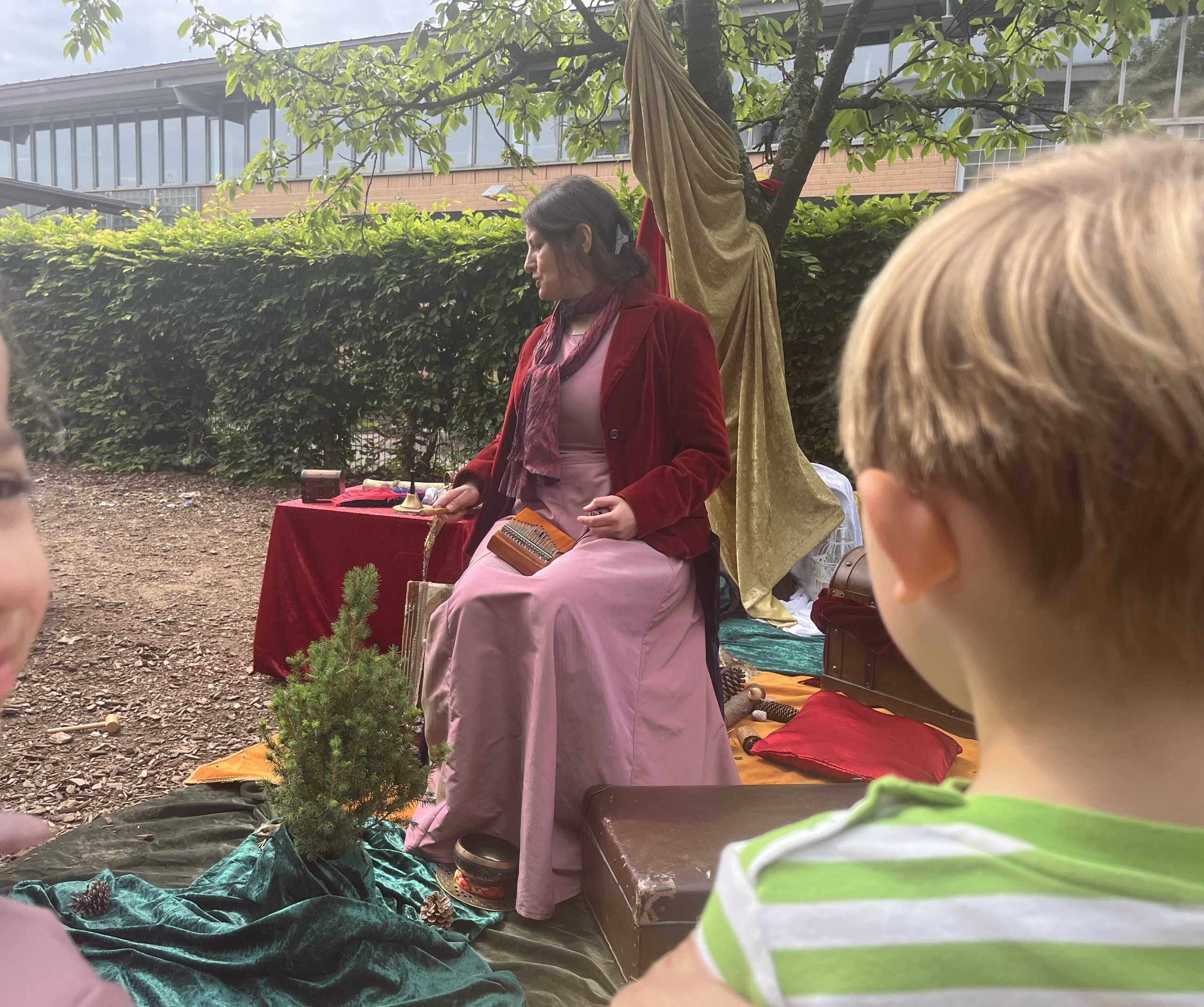 Maternelle / Projekttag:  Une conteuse à l&rsquo;école